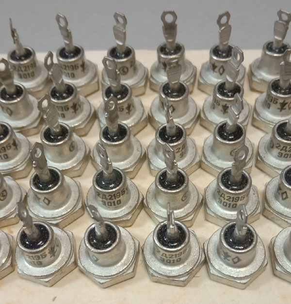 Микросхемы к561ие14 (90г.) к561ие14 (90г.)
