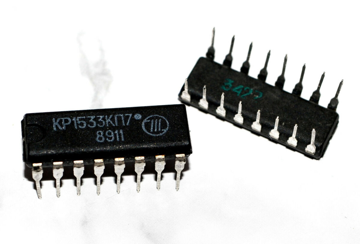 кр1533кп18