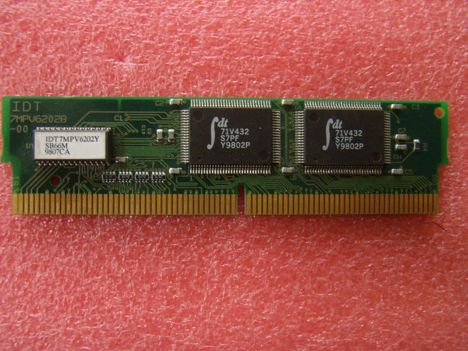 Микросхемы IDT72213L15SO (96г.) IDT72213L15SO (96г.)
